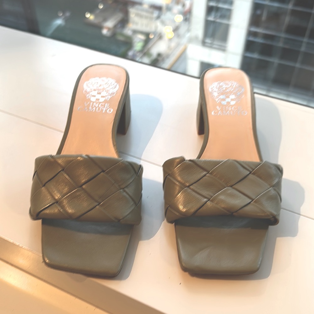Vince Camuto Green Woven Sandal-size 5